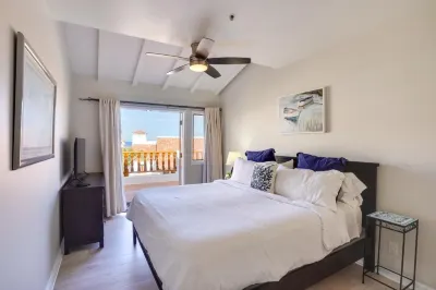 Gorgeous Catalina Island Condo with Golf Cart!