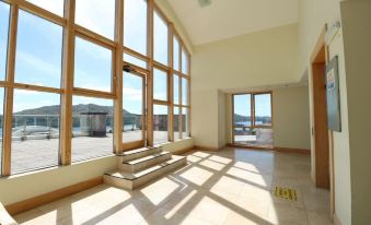 St Angela's Lakeside Aparthotel Sala