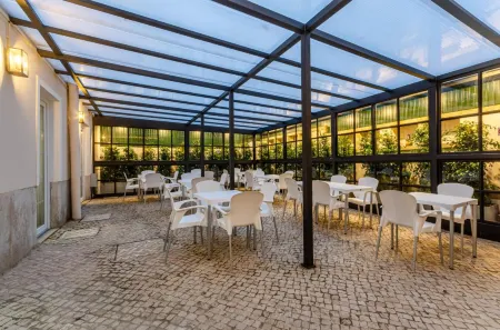 Hotel Avenida Park Отели рядом с достопримечательностью «El Corte Ingles - Lisboa»