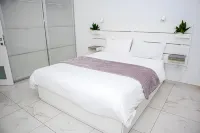A52 - Apartment with Sea and Country Views - parking