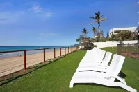 Spindrift on the Beach - Absolute Beachfront