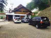 Shine River - parking