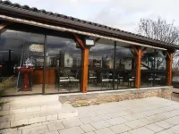 Logis Hôtel Restaurant la Vieille Ferme, Mâcon Nord Hotels in Clessé