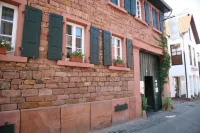 Alter Winzerhof Weisenheim am Berg e.K. Hotels near Historischen Spielzeugmuseum Freinsheim