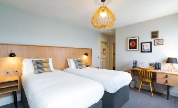 2. 빅토리아 인 페..