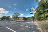 Motel 6 Branford, CT - New Haven - parking