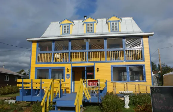 高地咖啡廳和客房旅館