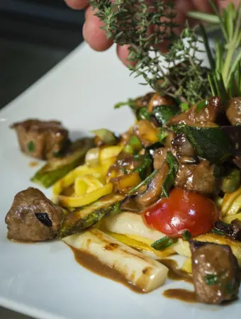 Hotel Zum Zollhaus Отели в г. Яде