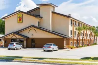 Super 8 by Wyndham Brunswick/St Simons Island Area Hotels in Dock Junction