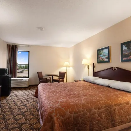 Super 8 by Wyndham Evansville North