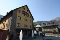 Hotel Snö Beret Cascada en el río d'Aiguamòg 주변 호텔