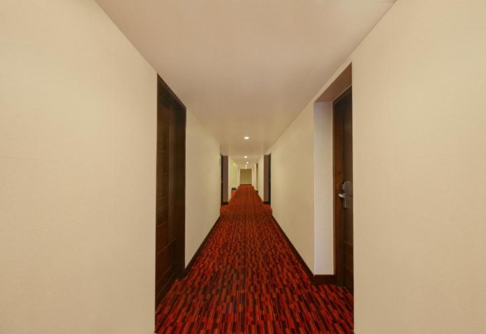 Monarch Luxur Over view