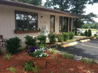 The Parkwood Inn & Suites