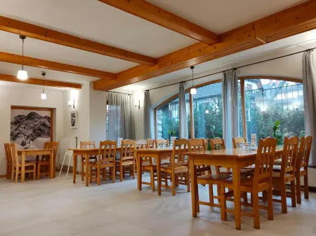 Apartamenty ApartArt Zakopane Отели рядом со станцией Закопане