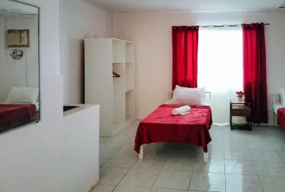 RedDoorz at Rio Bella Lacson St Bacolod Hotels in Murcia