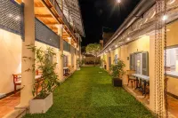 The Dutch Bungalow Hotels near GalleRailway