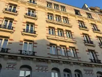 La Lumière de Paris Hotels near LVMH Fragrance Brands