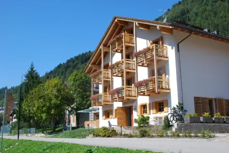 Dolomiti Lodge Villa Gaia Отели в г. Калальцо-Кадоре