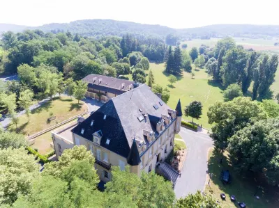Château de Puy Robert Lascaux - A proximité Grotte de Lascaux - Hôtel Avec Piscine chauffée - Sarlat Hotels in Rouffignac-Saint-Cernin-de-Reilhac