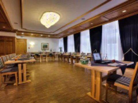 ホテル ツム エアディンガー ワイスブロイ エルディングのホテル