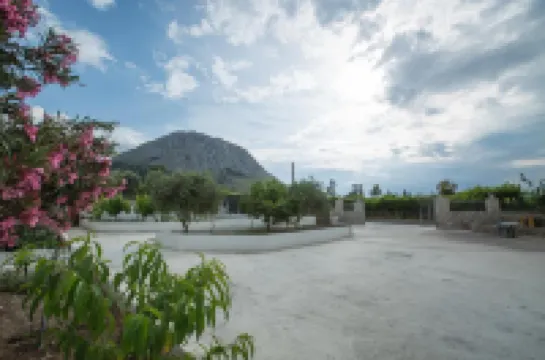 Acrocorinth Apartments