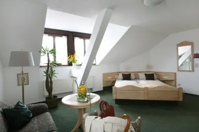 Zum Schwan Inh. Heeg Hotels in Estenfeld
