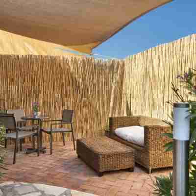 Iconic Luxury Suites Hotel Exterior
