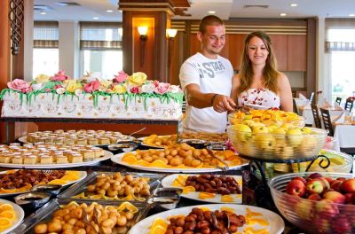 Cuisine Hotel Titan Select Photo