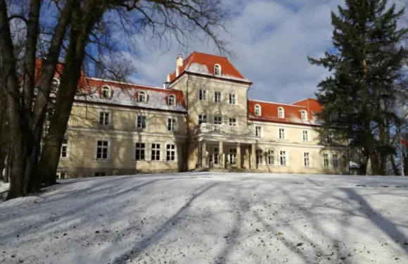 謝拉庫夫庭院酒店