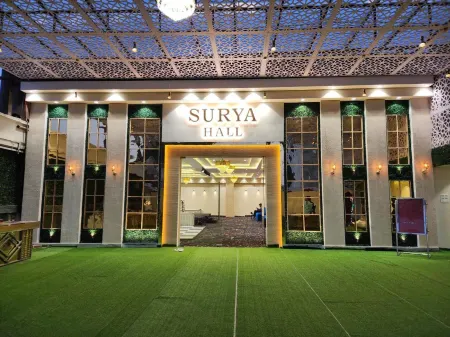 Hotel Mandakini Royale Отели рядом с достопримечательностью «Moti Jheel»