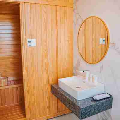 Quy Tai Premium Hotel Rooms