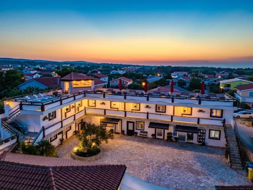 Guesthouse Kod Spavalice Hotels in Povljana