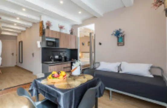 阿迪拉馬賽潘尼爾