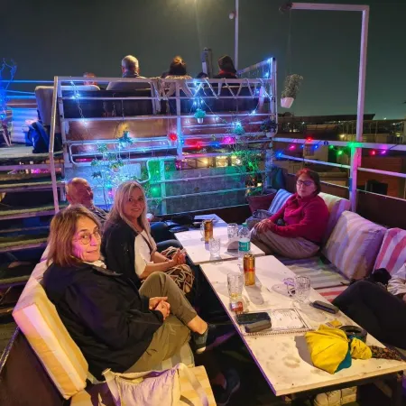 Shivam Guest House Отели рядом с достопримечательностью «Башня с часами Ghanta Ghar»