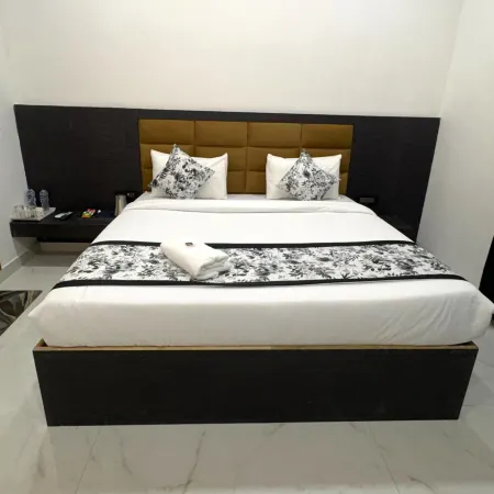 Hotel Pearl Nest Palace