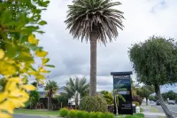 Pacific Coast Motor Lodge - ที่มีที่จอดรถ