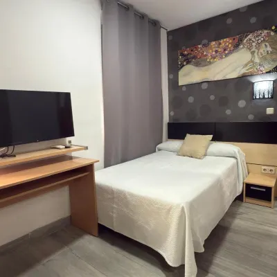 Hostal Falfes Hotels near Financial District