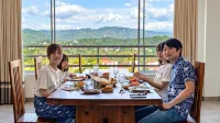 Red Chillies Nature Inn - Losmen