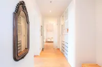 GuestHost - Skyline Central Apartment - parkir