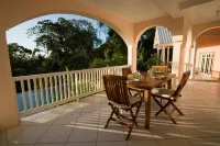 Tobago Hibiscus Golf Villas & Appartments - Bãi đậu xe