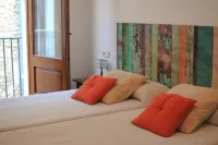 Fonda Mitjà Hotels in L'Escala