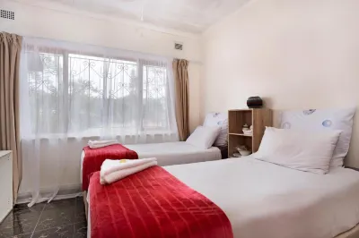 25 Jacaranda Lodge & Backpackers Hotel a 
