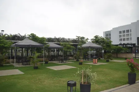 Momo inn Park & Resort