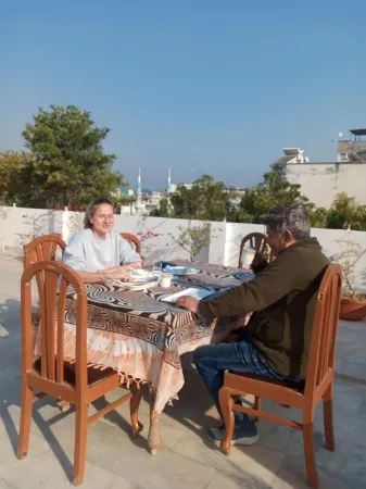 Alibaba’s Indiana Homestay Отели рядом с достопримечательностью «Tomb of I'timād-ud-Daulah»