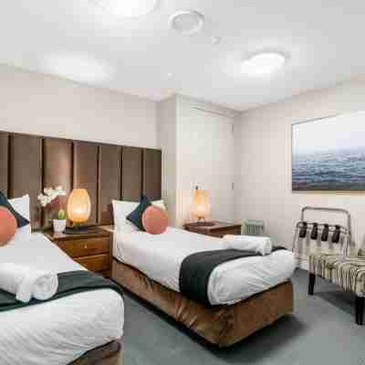 The Beacon - 2 Bedroom Town Center Apartment Rooms