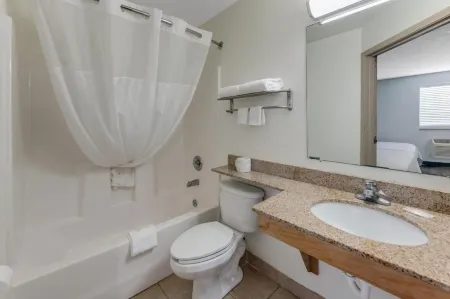 Birch Hill Suites Dayton-WP AFB Отели рядом с достопримечательностью «Berns Garden Center»