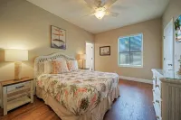 Pool, Walkable to Old Town Eateries, Nightlife, Shops Palm Palace by AvantStay Hotels near University of Texas, Marine Science Institute