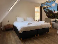 Bij Hen op Ameland Hotels in Buren