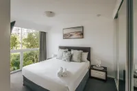 The Crest Apartments - Main Beach