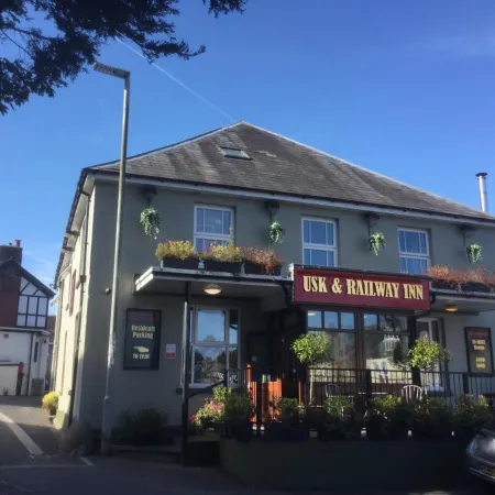 Usk and Railway Inn Отели рядом с достопримечательностью «Замок Брекон»